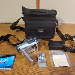 Hitachi DZ-BX37A DVD Camcorder w/ Charger, Bag, Cables, & Remote. Works