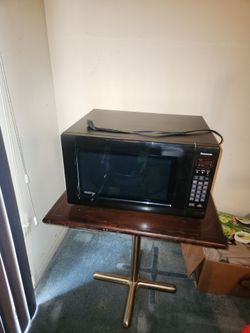 Panasonic a 2.2 cu. ft., 1250-watt luxury full- size black microwave  oven