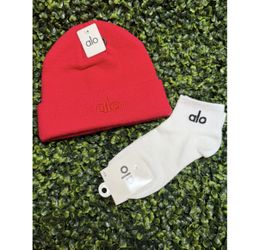 Alo Beanie & Socks Set 