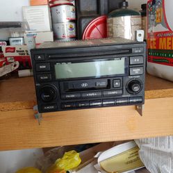 Stereo CD Player from 2006 Hyundai Tucson