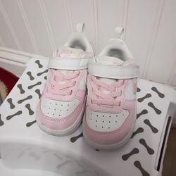 Girls' Shoes Size 5.5