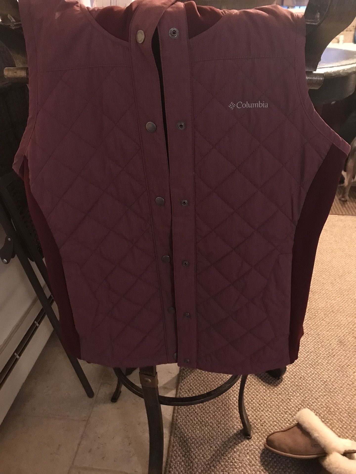 Columbia Woman’s Vest Burgundy Color