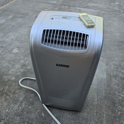 Portable AC unit Barely Used 5000 BTU Qith Remote