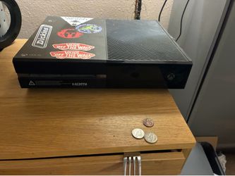 Xbox one w/ 2 controllers