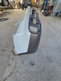 Available 2025 Kia Telluride bumper good condition
