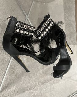 Bebe SIZE 7 Used Feathers Heels 