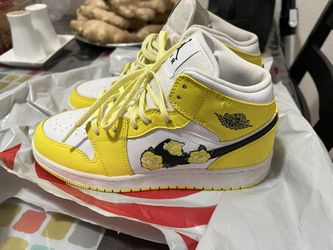Air Jordan 1 Mid SE GS ‘Rose Patch - Dynamic Yellow’