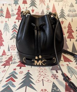 $130 Used Twice Michael Kors Black Pebbled Leather Bucket Bag with Gold-Tone MK Hardware With Dust bag