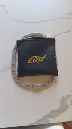 Selling GLD authentic necklace only use once or twice Selling GLD authentic necklace only used once or twice