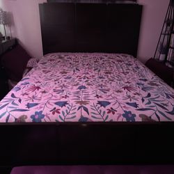BLACK QUEEN BED SET ( NO MATTRESS )