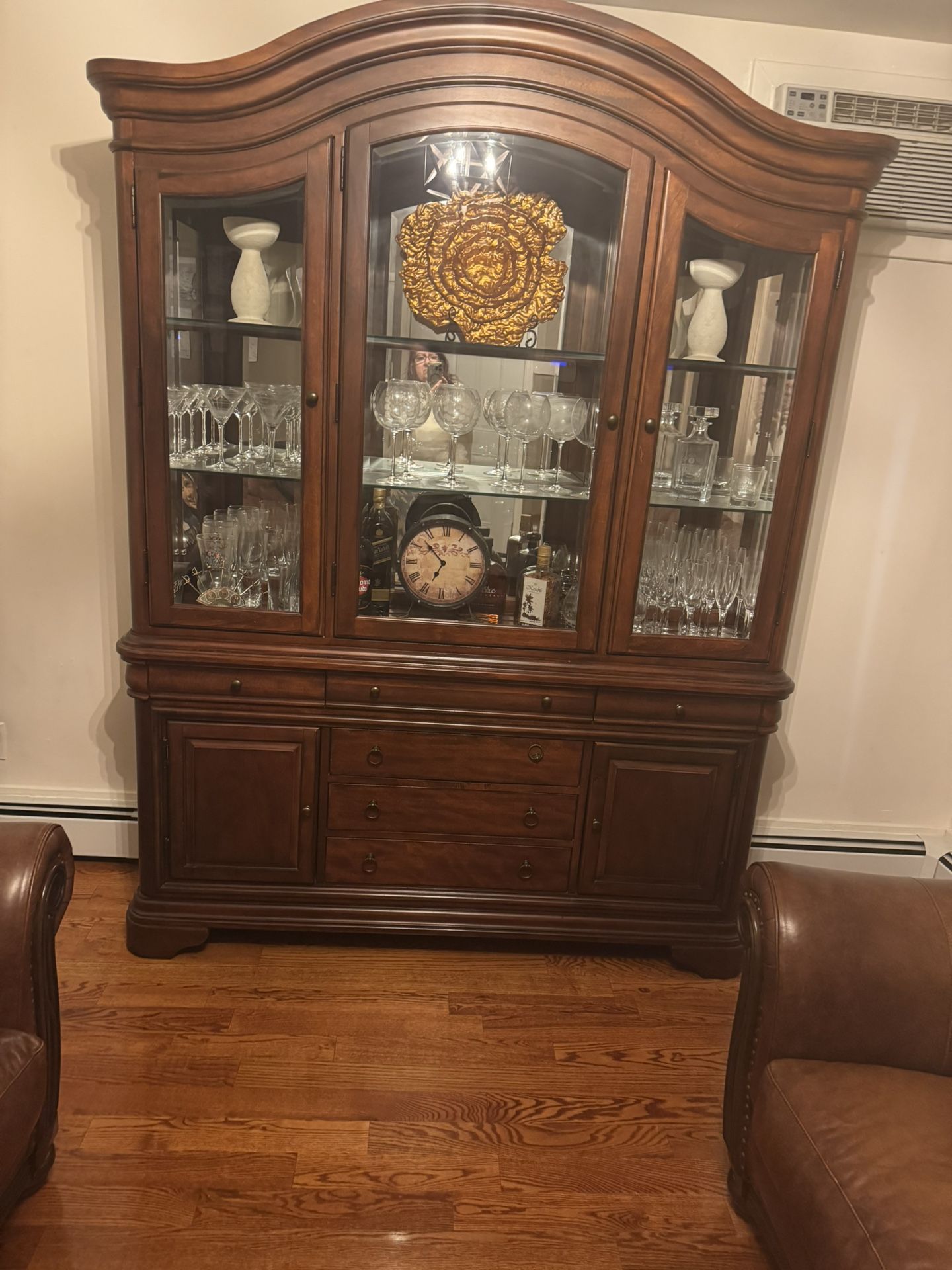Raymore And Flanagan  Mahogany  China Cabinet