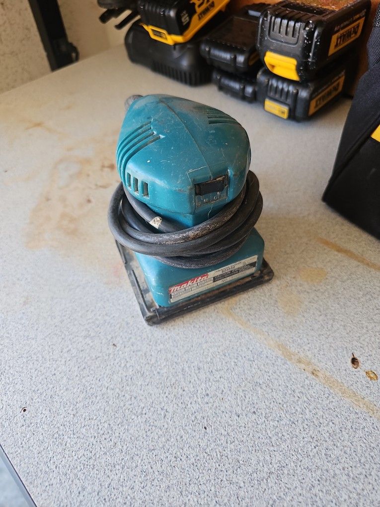 Makita Finishing Sander