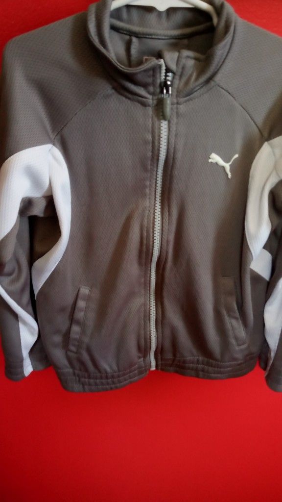 PUMA JACKET TODDLER SIZE 4T..... CHECK OUT MY PAGE FOR MORE ITEMS