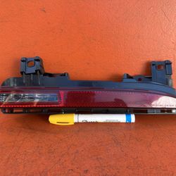 2022 - 2025 PORSCHE MACAN RIGHT PASSENGER LOWER BUMPER REFLECT TAIL LIGHT OEM
