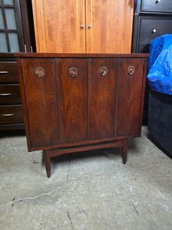Mid Century Modern Danish MCM Rosewood 2 Door Cabinet / Credenza