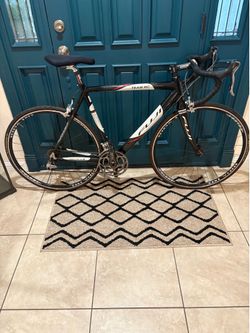 Men’s 11 speed road bike, carbon fiber