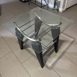 Glass Coffee Table // Mesa De Café De Cristal