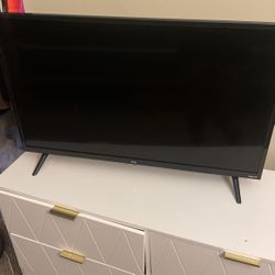 32in TLC smart Roku Tv