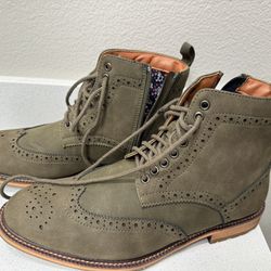 Madden Boots Size 8