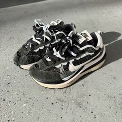Nike sacai VaporWaffle Black/Summit White Sz 4 M / 5.5 W