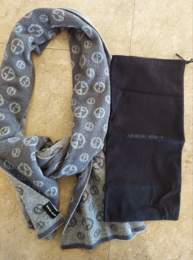 Georgio Armani Long Gray Knitwool Scarf/Dust Bag