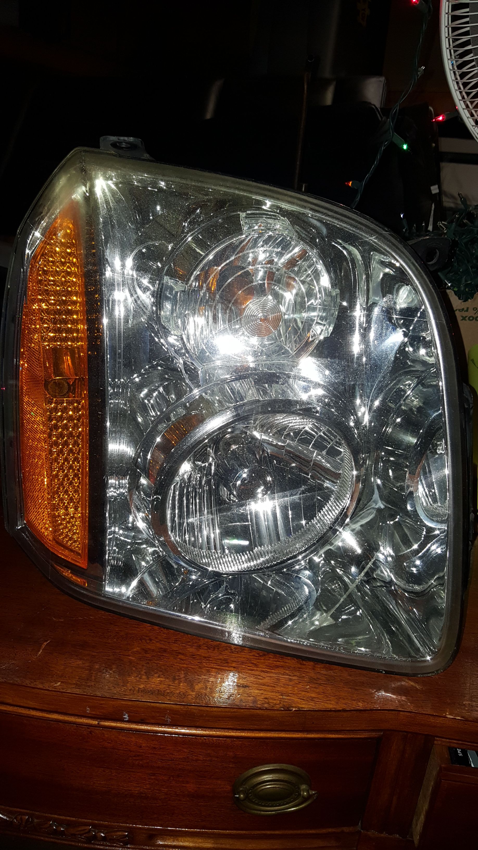 2007 gmc yukon headlights
