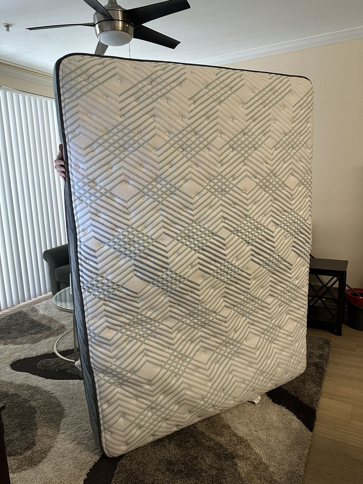 Queen Mattress (BeautyRest Firm PressureSmart 2.0)