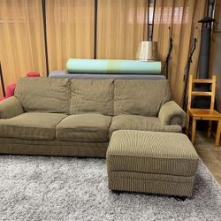 Couch, Love Seat , Chair And 2 Ottomans 
