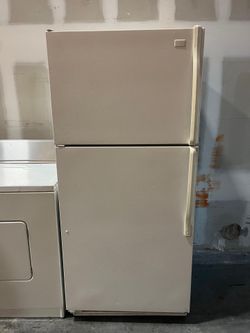 Whirlpool top and bottom refrigerator