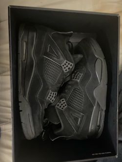 og black cats