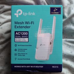 TP-Link AC1200 Mesh Wi-Fi Extender.