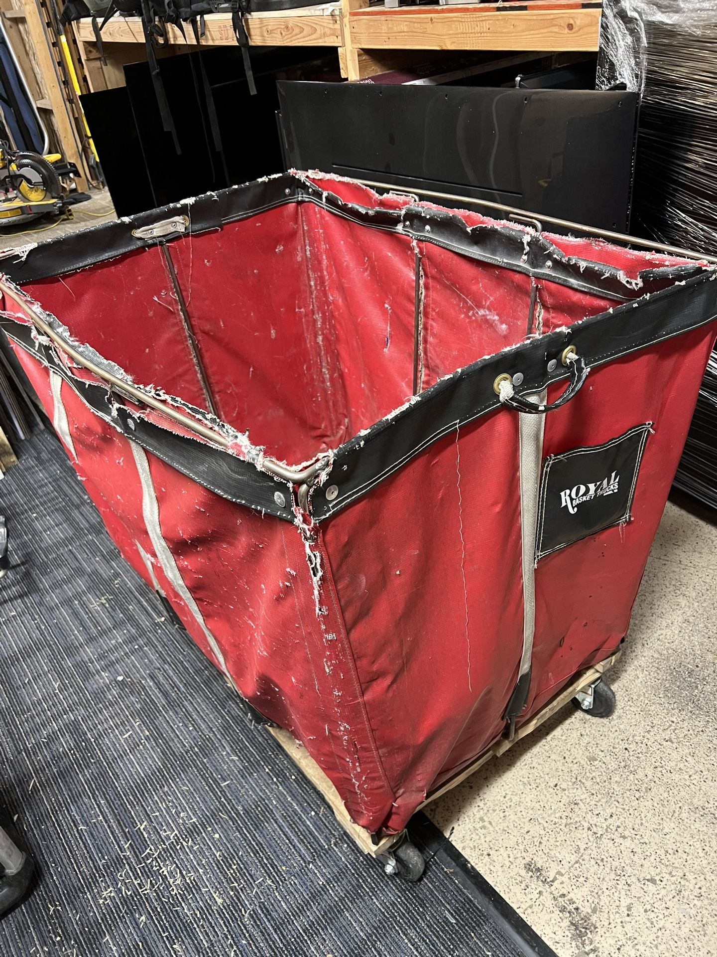 Free Bin 40x29 Depth 33”