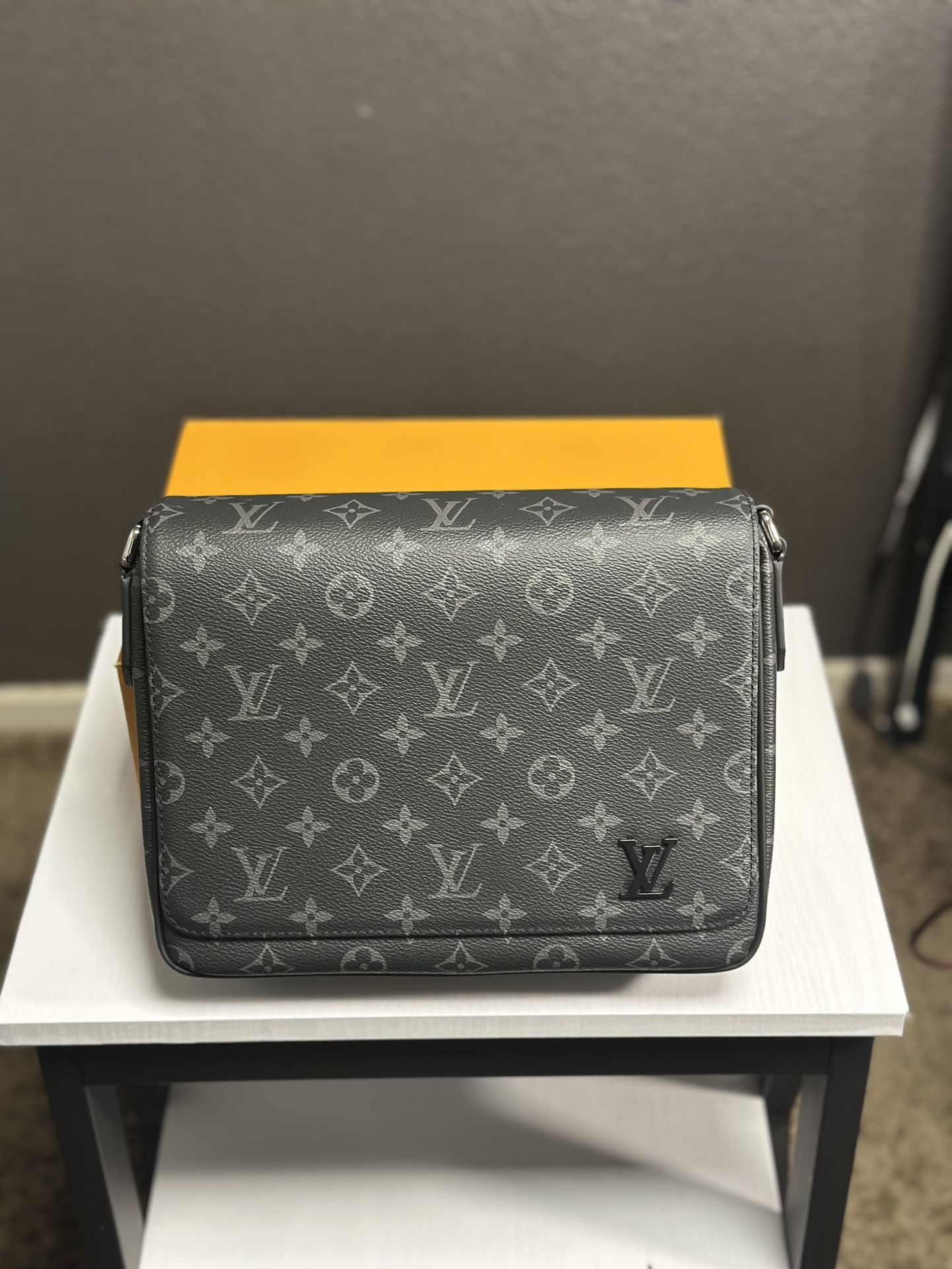 Louis Vuitton Messenger bag