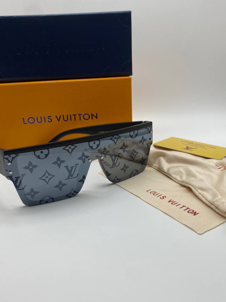 Luis Vuitton L Waimea sunglasses
