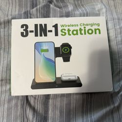 3-IN-1 Wireless Charging Station 