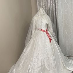 Size  4 wedding dress 👰 Never Been Used Just W