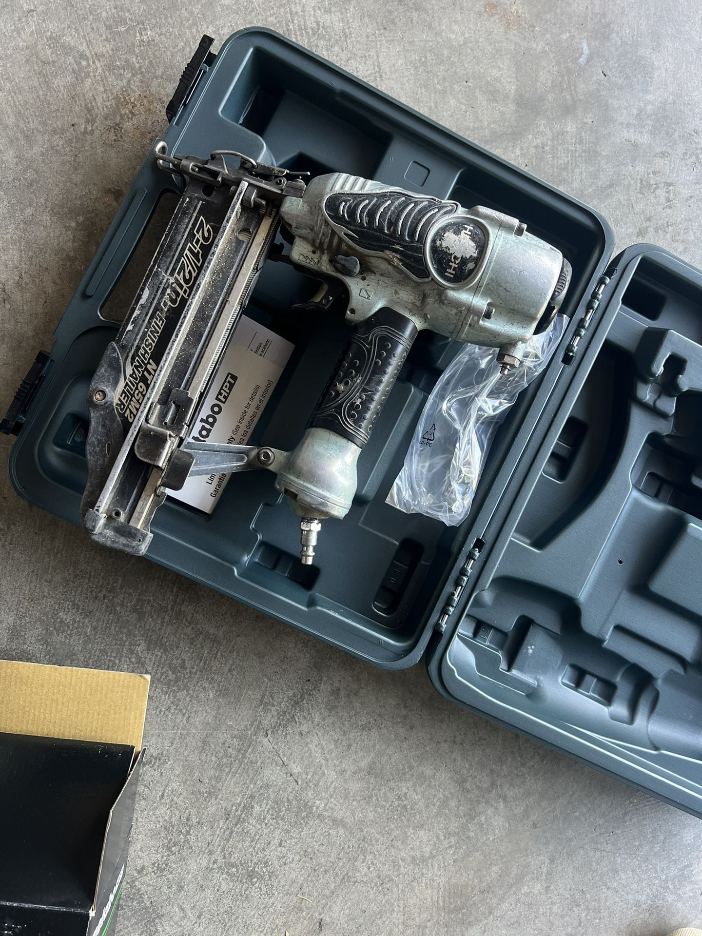 Hitachi Finish Nailer Gun