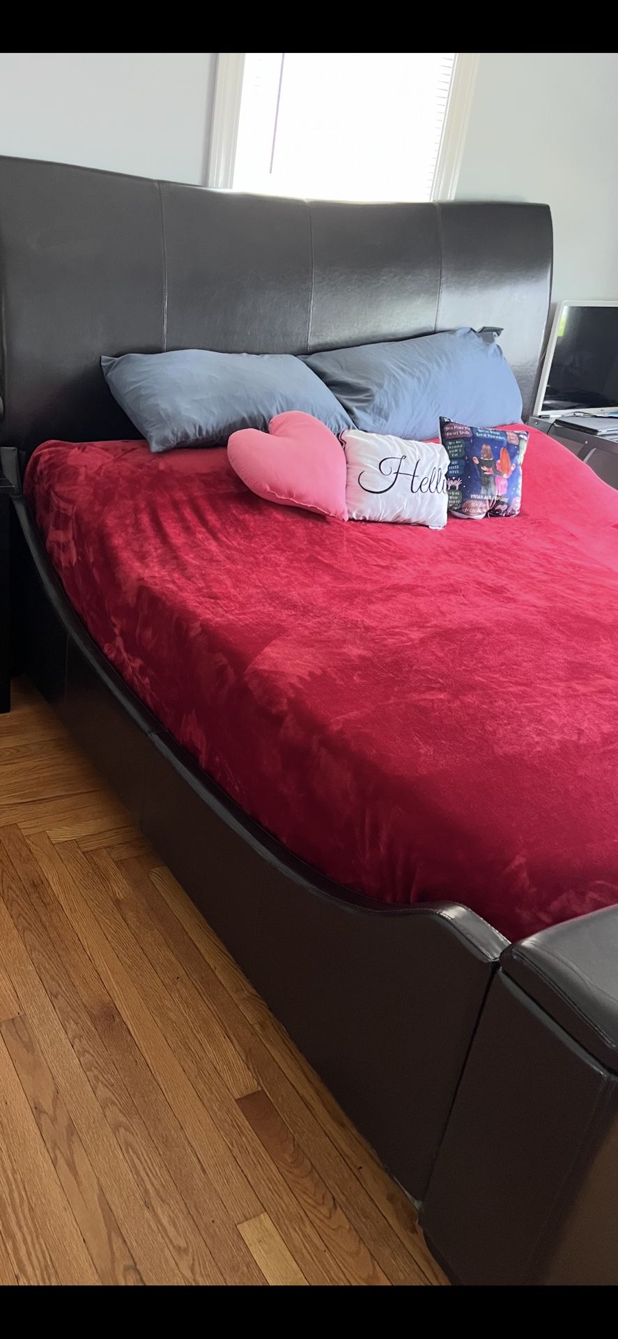 🛏️ For Sale: King Size Tempur-Pedic Adjustable Bed – Bob’s Furniture