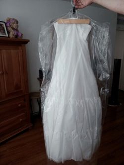 Davids's Bridal white style 603 2 tier slip full nertinf size 2