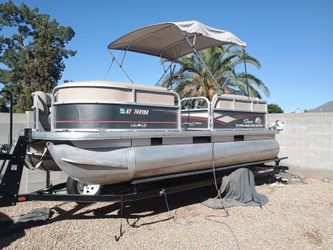 2019 Sun Tracker party barge 18dlx pontoon
