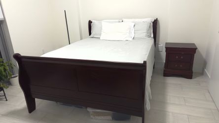 Complete queen  bedroom set - MOVE OUT SALE
