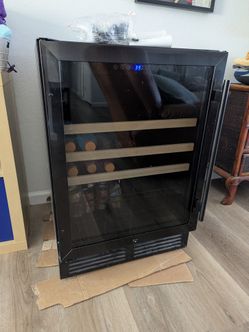 Black Wine and Beverage Cooler / Mini Fridge