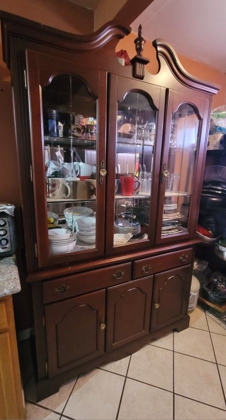 China Cabinet, In Good Condition