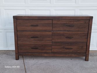DRESSER
