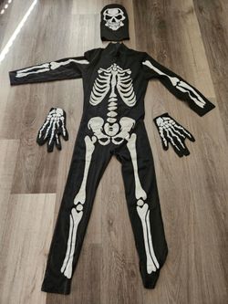 Halloween costume skeleton used size 5-7 kids