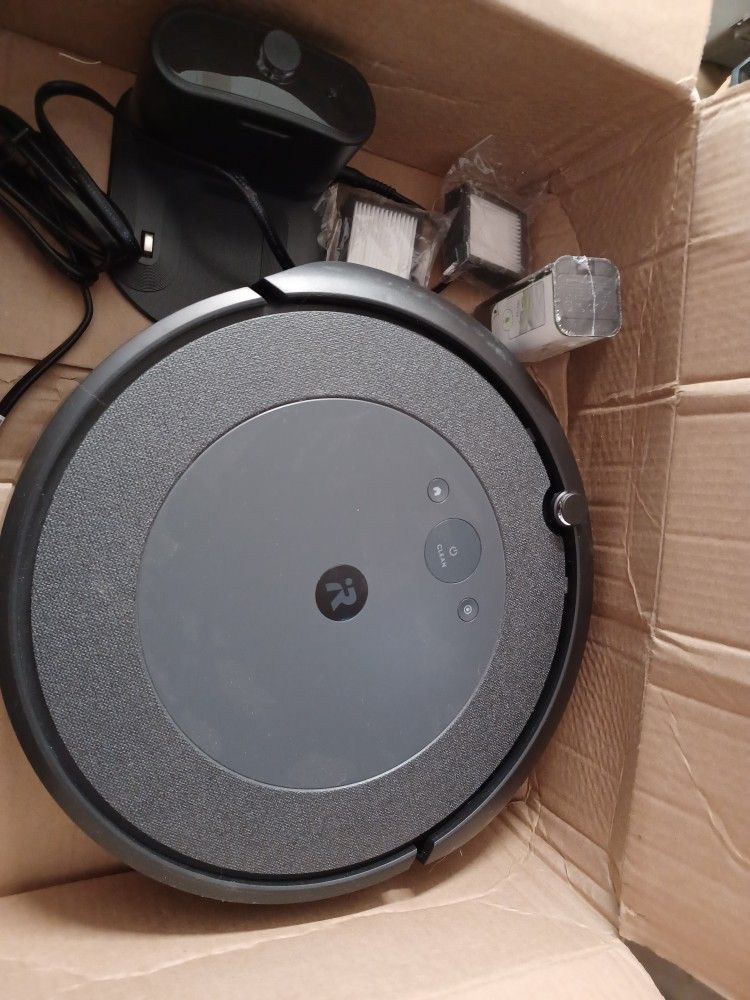 Roomba Robot I4 Like New