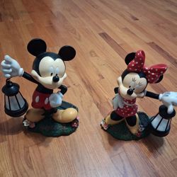 Mickey And Minnie Garden 
