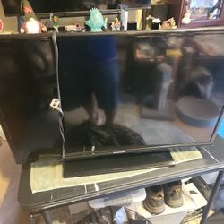 Samsung 32" TV With Remote.. GREAT TV