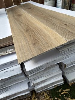 Floor tile