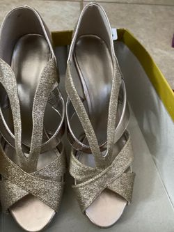 Gold women heels 9. 1/2